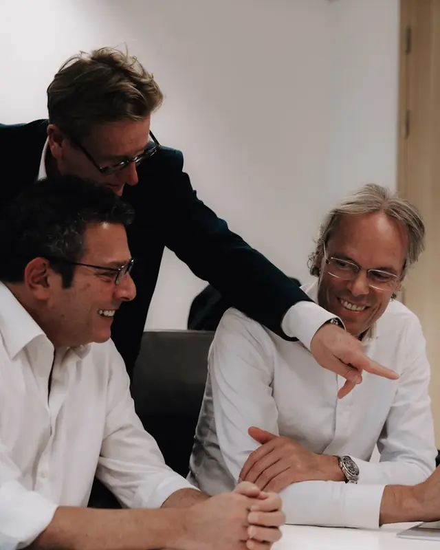 Échange entre le formateur et des participants pendant une formation La Méthode Puzzle