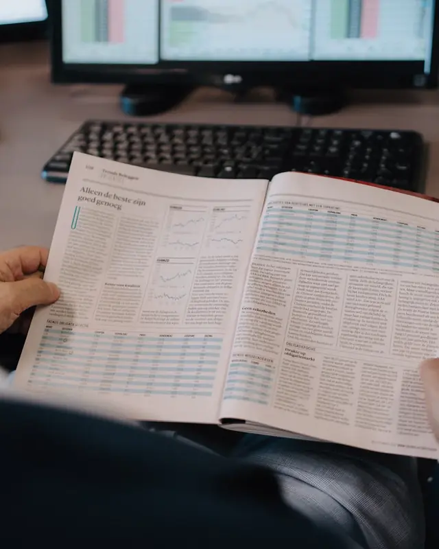 Lecture et analyse de la presse financière pendant une formation La Méthode Puzzle